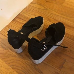 Steve Madden Black and Tan platform sandals